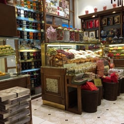 Şekerci Cafer Erol - Dükkan içi