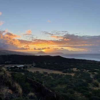 Blue Wave Tour - Diamond Head shuttle and malasada - Tours Near Me - Honolulu, Hawaii