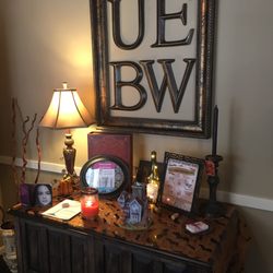 Urban Skin Works - Comfy cozy entry area