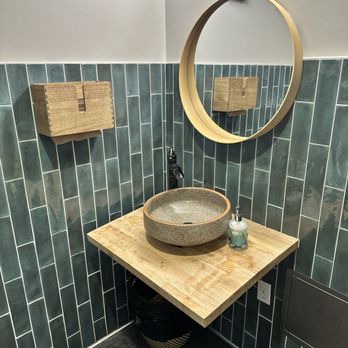 Tur - Bathroom - Breakfast & Brunch Near Me - San Francisco, California
