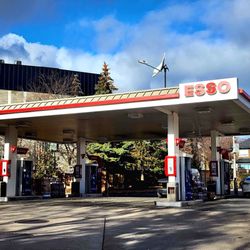 Esso - Storefront