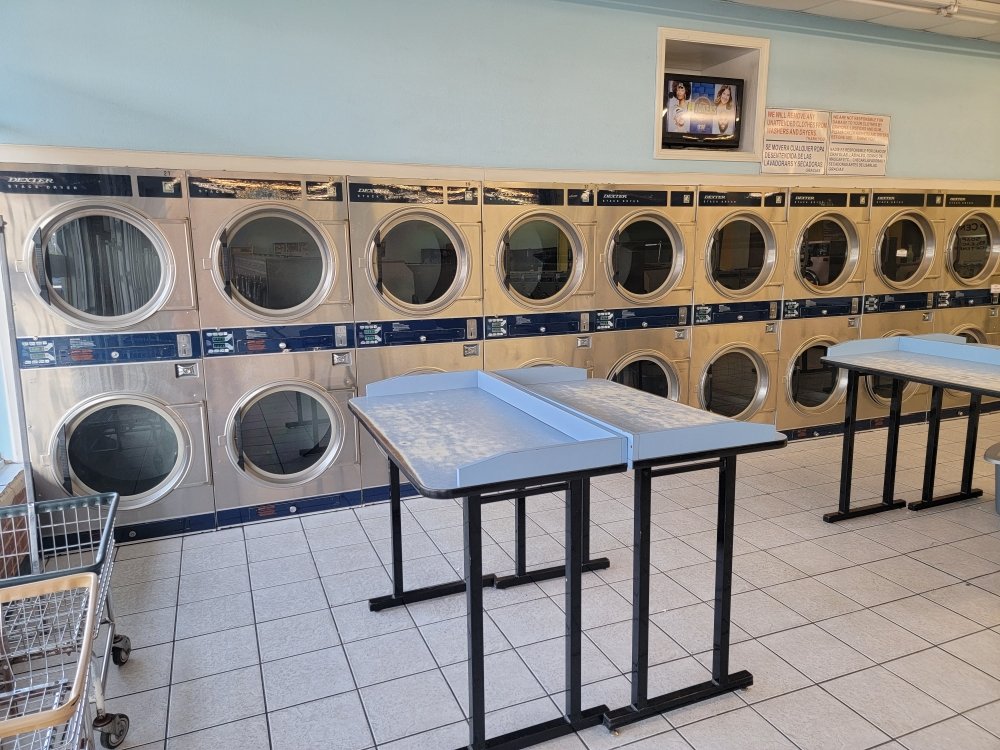 SELECT COIN LAUNDRY Updated October 2024 17 Photos 4315 Gus