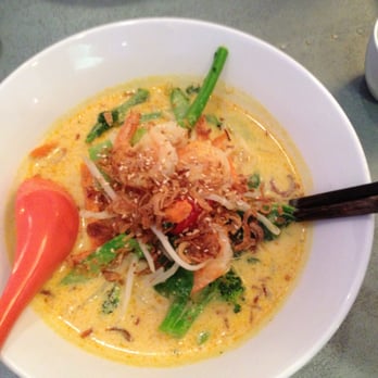 Toss Noodle Bar - Laksa curry with spinach noodles and shrimp. - Asian Fusion Near Me - Berkeley, California Toss Noodle Bar - Laksa curry with spinach noodles and shrimp. - Asian Fusion Near Me - Berkeley, California