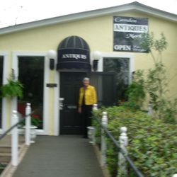 Camden Antiques Market - Entrance to our 1870's building -- all central heat and air - Open 7 days 'til 6pm