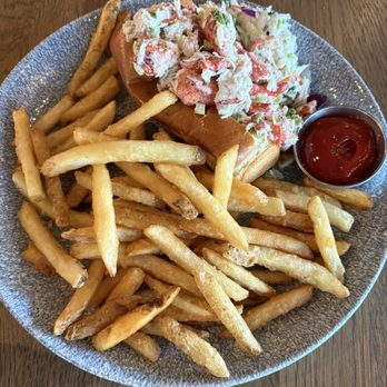 Dryft - Lobster Roll - Seafood Near Me - Revere, Massachusetts