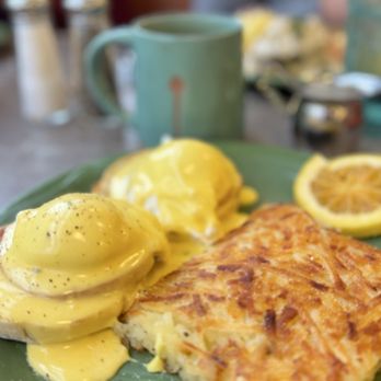 Snow City Cafe - Eggs Benedict and hash browns - Breakfast & Brunch Near Me - Anchorage, Alaska