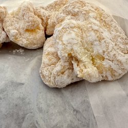 Miss Donuts & Bagel - Cream puff