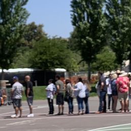 Huge line because they're only letting VIP people in! Huge line because they're only letting VIP people in!