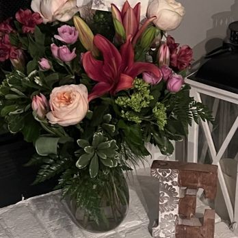 Four Season's Florist - Floral Arrangement - Florists Near Me - Clarksville, Tennessee Four Season's Florist - Floral Arrangement - Florists Near Me - Clarksville, Tennessee