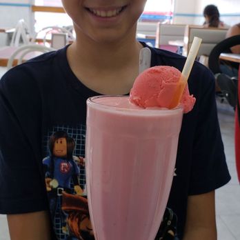 Helados y Lacteos la Minerva - Strawberry shake - Ice Cream & Frozen Yogurt Near Me - Tampico, TAM Helados y Lacteos la Minerva - Strawberry shake - Ice Cream & Frozen Yogurt Near Me - Tampico, TAM