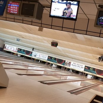 Liberty Lanes - Fun time! Good people. Friendly workers. Real wood. Old school! - Bowling Near Me - Carpentersville, Illinois