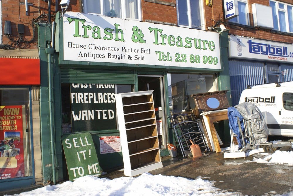 TRASH & TREASURE Updated September 2024 3 Stonegate Road, Leeds
