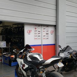 2016 YAMAHA YZF-R1M about to have static sag set by Jim