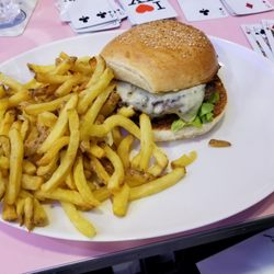 HD Diner - The real cheese burger, really tasty.
