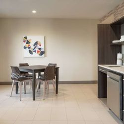 Home2 Suites by Hilton Woodland Hills Los Angeles - Guest room
