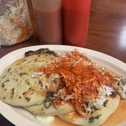 La Guanaquita - Pupusas de Queso y Loroco