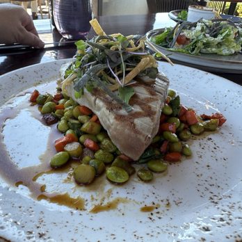 The Sur House - Seared tuna for lunch - New American Near Me - Big Sur, California
