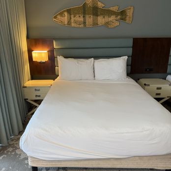 Lakehouse Resort - Hotels Near Me - San Marcos, California