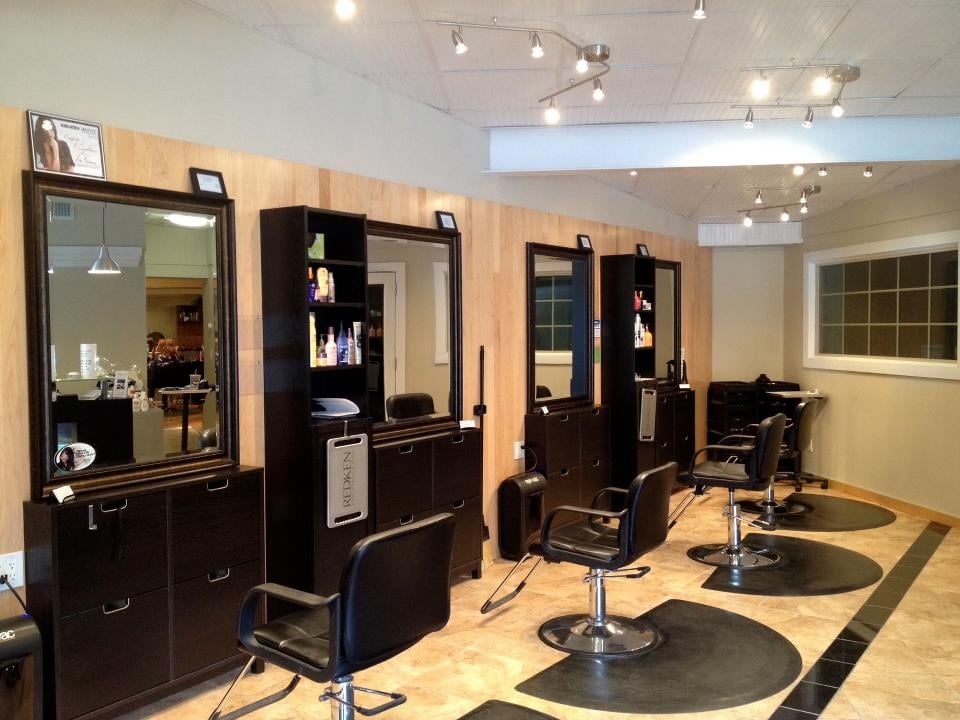 Defining Moments Salon Logo