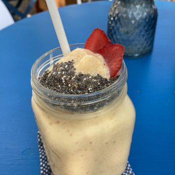 Chaman Creative Kitchen - Mango, strawberry, and chia smoothie. - Bars Near Me - Sayulita, NAY