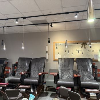 Heavenly Nails - Pedicure chairs - Nail Salons Near Me - Tampa, Florida