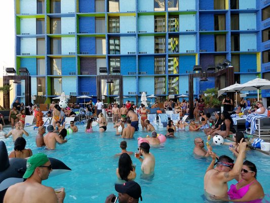 Influence, The POOL at The LINQ by null
