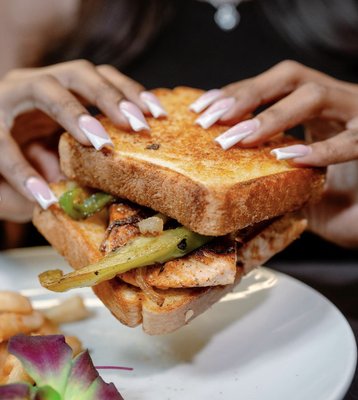 Noir Kitchen & Cocktails by null