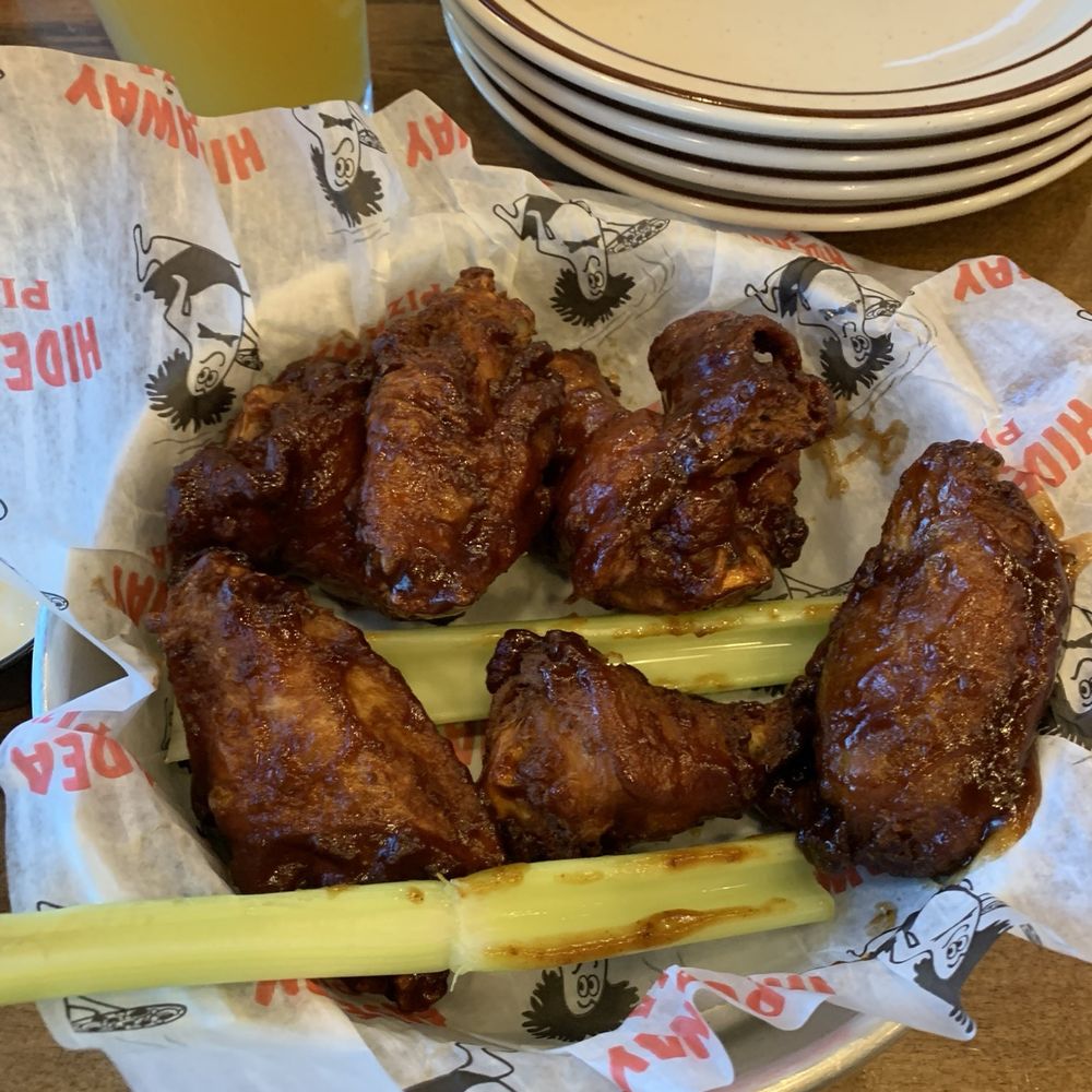 Bbq wings & blue moon beer! Yum Bbq wings & blue moon beer! Yum