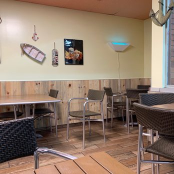 Fosters Freeze - Well kept furniture and tables. - Burgers Near Me - Tracy, California Fosters Freeze - Well kept furniture and tables. - Burgers Near Me - Tracy, California