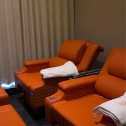 Yuen Foot Massage & Spa - Richmond - VIP foot massage chairs