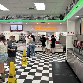 In-N-Out Burger - Lines. Refill soda machines - Burgers Near Me - Las Vegas, Nevada In-N-Out Burger - Lines. Refill soda machines - Burgers Near Me - Las Vegas, Nevada
