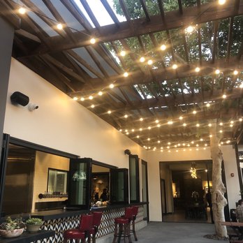 Oscar's Brewing Company - Great lighting throughout - American Near Me - Temecula, California