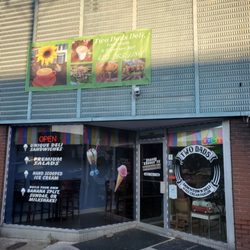 Two Dad's - Front of deli