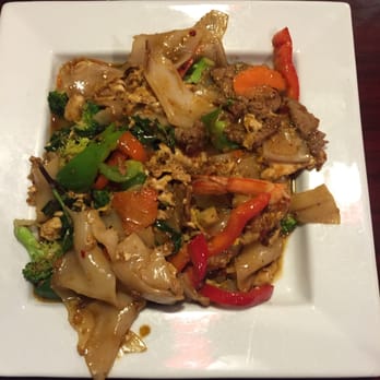 Salween Thai - Fried Drunken Noodle Combo (chicken, beef, shrimp, no pork) - Thai Near Me - Omaha, Nebraska Salween Thai - Fried Drunken Noodle Combo (chicken, beef, shrimp, no pork) - Thai Near Me - Omaha, Nebraska