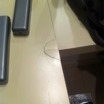 Cedarbrook At Killington - Cracked 1970's bathroom countertop - Hotels Near Me - Killington, Vermont