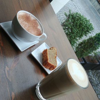 Racoon Coffee and More - Chai and Iced Latte with a banana bread - Cupcakes Near Me - Ålesund, 15