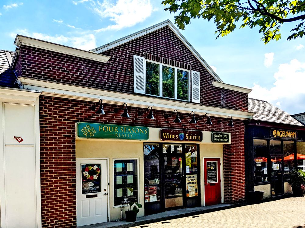 FOUR SEASONS REALTY Contact Agent 166 7th St, Garden City, New York