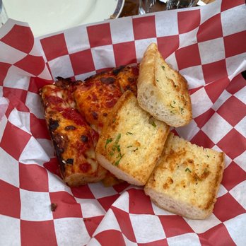 Elina's - Garlic bread - Italian Near Me - Chicago, Illinois