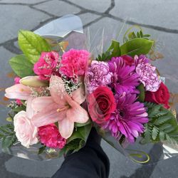 La Petite Florist and Gifts