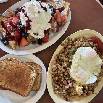 OD's Kitchen - The very berry French toast, the kitchen sink, rye toast - Breakfast & Brunch Near Me - Gilroy, California