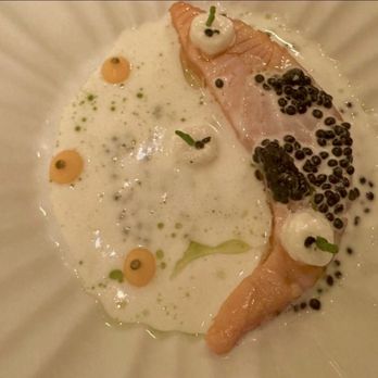 Le Cinq - Seabass, ossetra caviar, buttermilk - French Near Me Le Cinq - Seabass, ossetra caviar, buttermilk - French Near Me