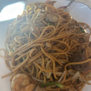 China Bros - H 83. House Chow Mein - Chinese Near Me - Eastvale, California China Bros - H 83. House Chow Mein - Chinese Near Me - Eastvale, California