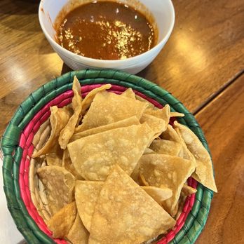 Los Agaves - complimentary chips and salsa... both very good! - Mexican Near Me - Napa, California Los Agaves - complimentary chips and salsa... both very good! - Mexican Near Me - Napa, California