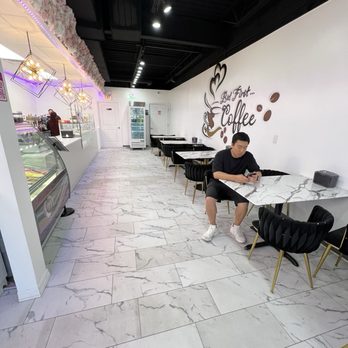 Sip N Snacks - Lots of places to sit - Bubble Tea Near Me - Arlington Heights, Illinois