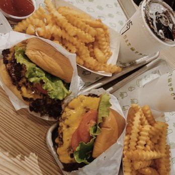 Shake Shack Dumbo - Burgers Near Me - Brooklyn, New York Shake Shack Dumbo - Burgers Near Me - Brooklyn, New York