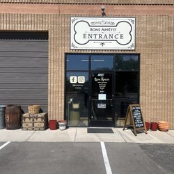 Bone Appetit! Natural Pet Pantry - Front entrance and beautiful sign