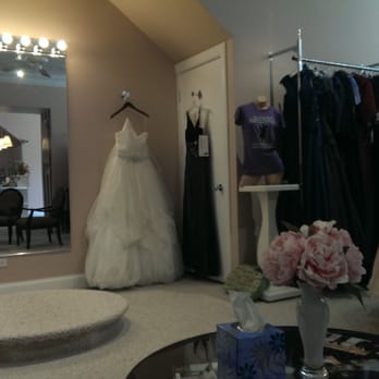Martellen's Bridal  - Dressing area with mirror - Bridal Near Me - Lemont, Illinois
