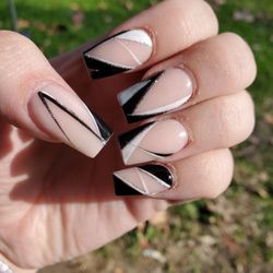 Nails Allure - Black & white nails by Andy! I love these