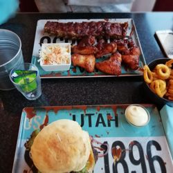 Franky’s Diner - Cheese Bacon Burger mit Twister Fries & Spare Rips mit Chicken Wings