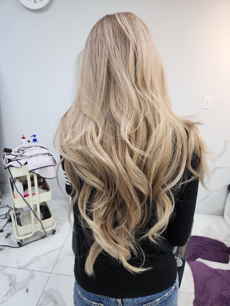 Idol hair balayage studio Logo